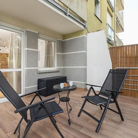 Pleasant Apartment With Terrace Cracow By Noclegi Renters Krakow Exterior photo