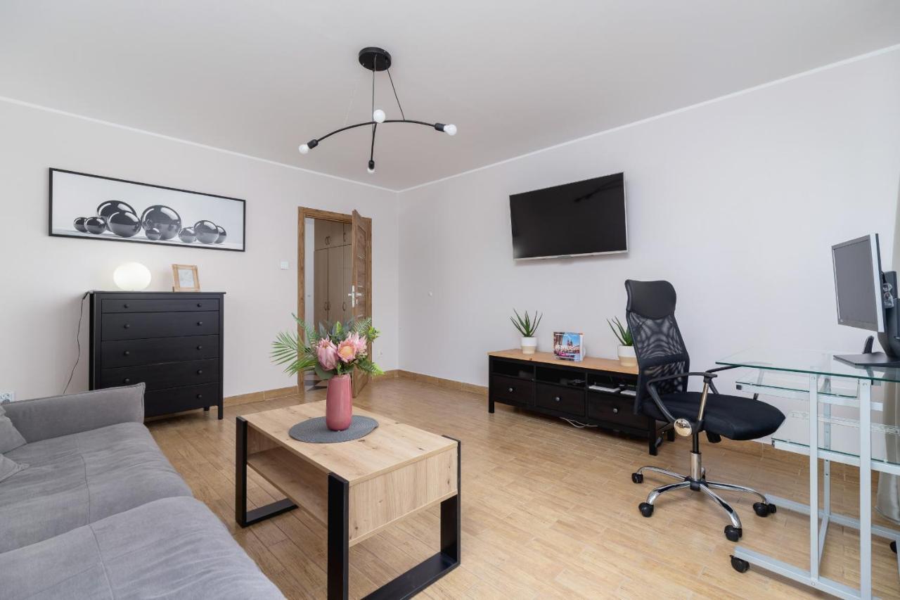Pleasant Apartment With Terrace Cracow By Noclegi Renters Krakow Exterior photo