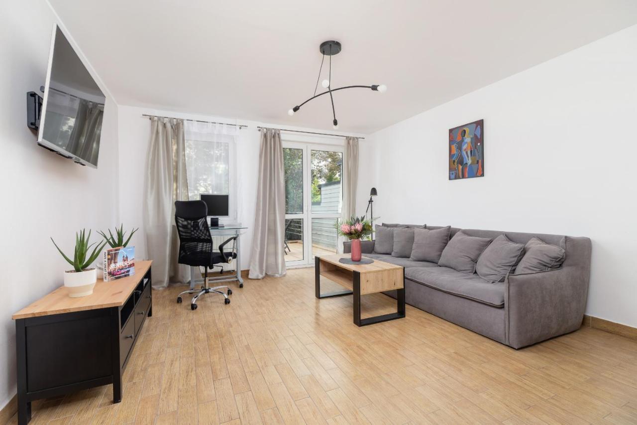 Pleasant Apartment With Terrace Cracow By Noclegi Renters Krakow Exterior photo