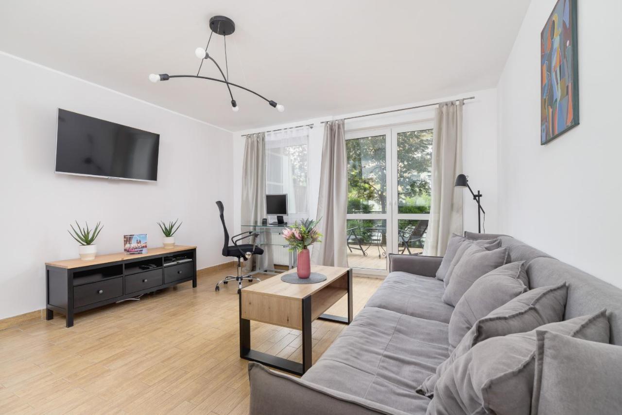 Pleasant Apartment With Terrace Cracow By Noclegi Renters Krakow Exterior photo